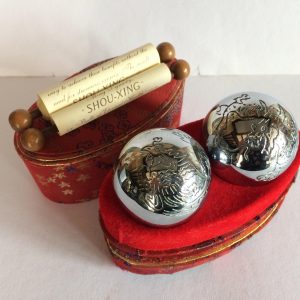 Vintage engraved baoding balls